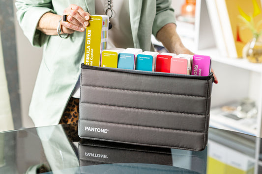 PANTONE® Portable Guide Studio - GPG304C  **NEW VERSION**